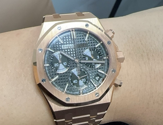 我的第一块选择这一款  爱彼皇家橡树26400R