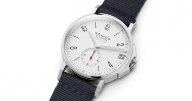 Nomos推出Ahoi大航海系列Neomatik 38 Date白盘腕表