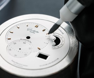 格拉苏蒂原创全新表盘厂：铸就至臻表盘的工艺殿堂