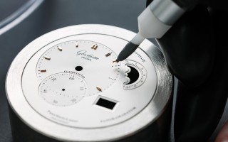 格拉苏蒂原创全新表盘厂：铸就至臻表盘的工艺殿堂