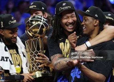 蒂芙尼祝贺俄克拉荷马城雷霆队赢得NBA总决赛冠军 荣获拉里·奥布莱恩奖杯