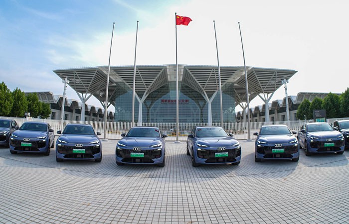 创新科技 护航全球盛会 一汽奥迪 Q6L e-tron 为2025天津夏季达沃斯论坛提供接驳服务