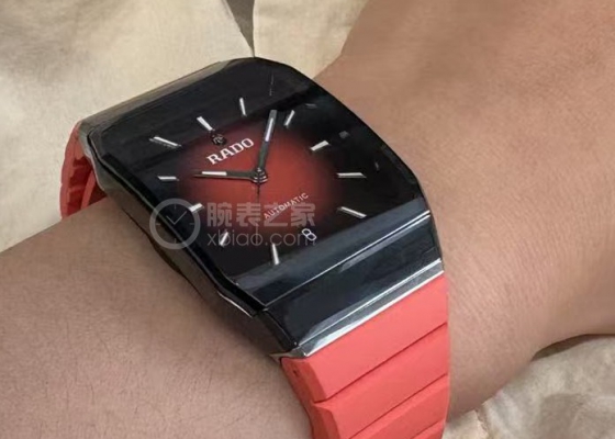 雷达拱形最适合夏日的腕表  “西柚红”上手太粉嫩了