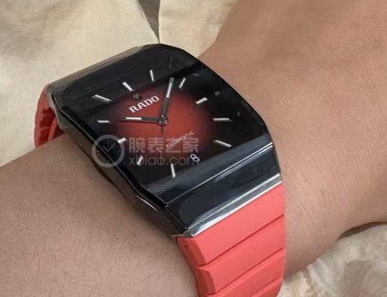 雷达拱形最适合夏日的腕表  “西柚红”上手太粉嫩了