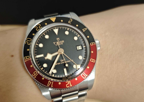 最终我选择这一款  帝舵碧湾1958gmt
