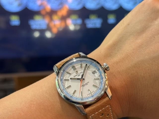 小百首款自制大三针机芯的全新Top Time腕表