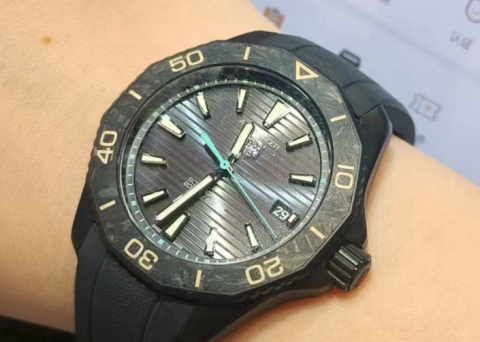 腕间时计伴我探索无垠天地  泰格豪雅竞潜200
