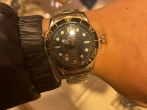 人生第一块欧米茄  选择海马300间金黑