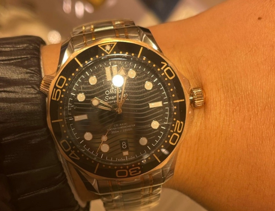 人生第一块欧米茄  选择海马300间金黑