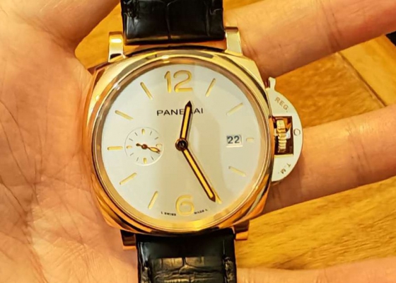 入沛纳海PAM01336  感受金表的魅力