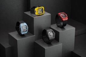 HUBLOT宇舶表瞩目发布全新彩色陶瓷款 BIG BANG灵魂陀飞轮五日动力储存腕表