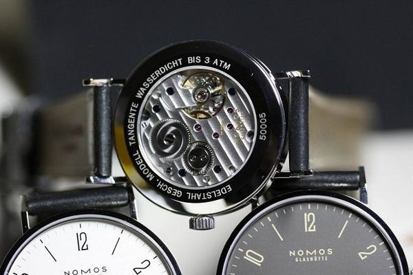 德国国宝级百年腕表：Nomos 机械表设计