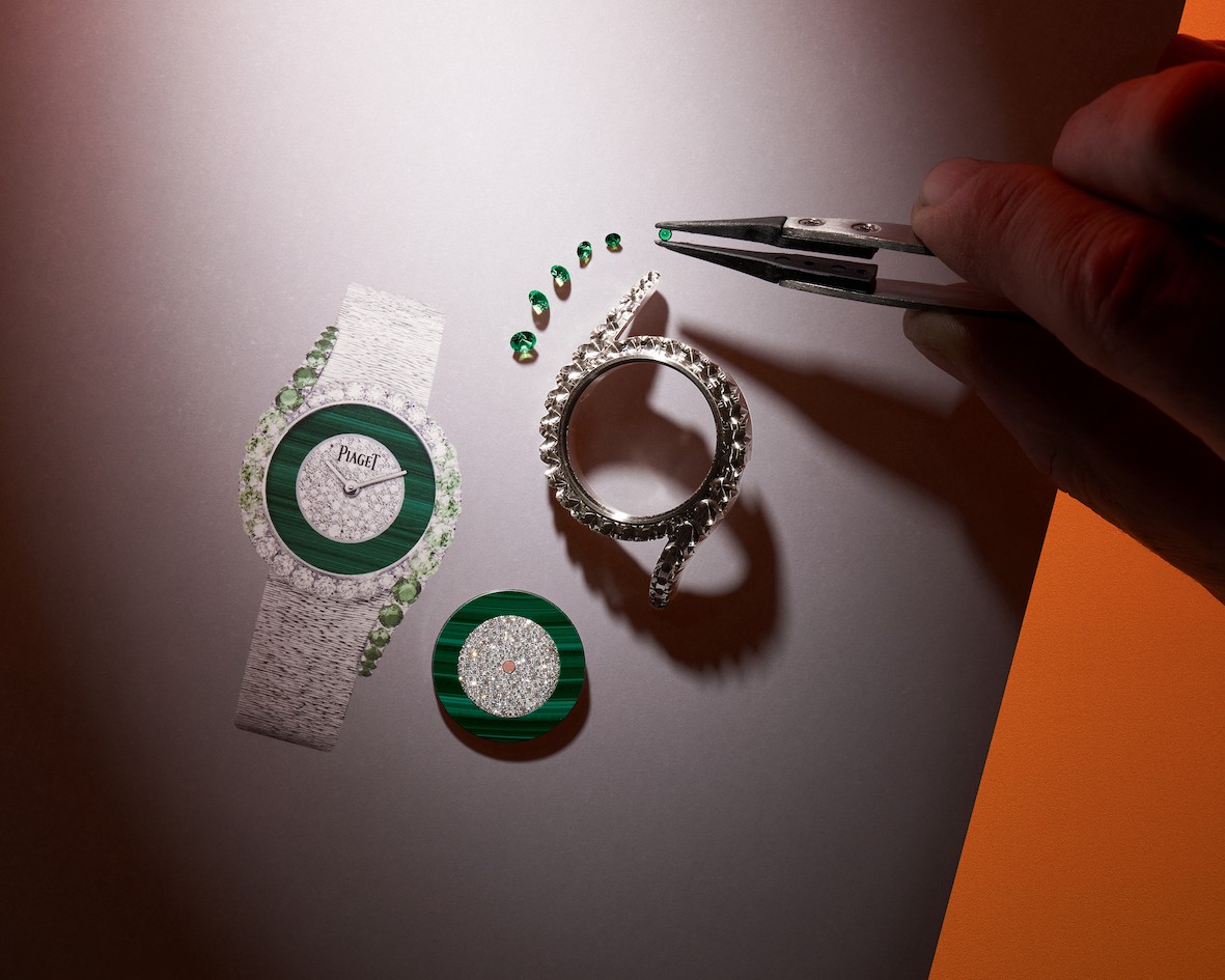 12 Gala系列Precious珠宝腕表所使用的链带为手工雕刻装饰完成 2.jpg